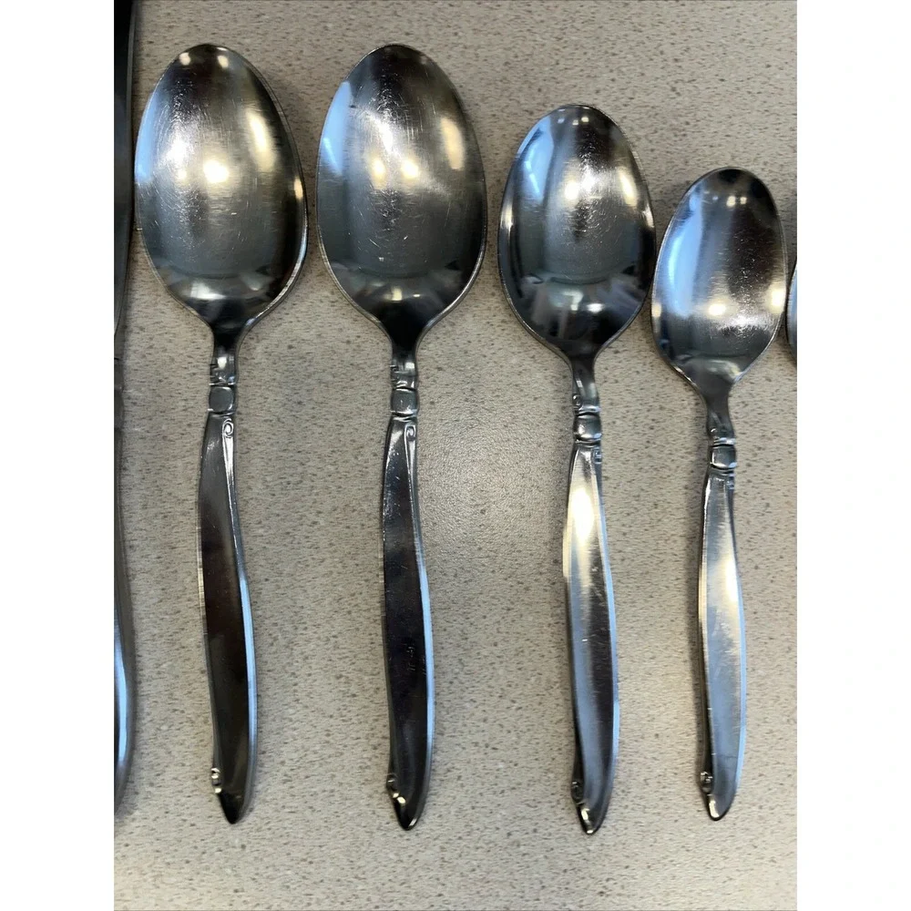 9 Piece Set ONEIDACRAFT PREMIER STAINLESS SHORELINE 3 Forks, 1 Knife & 5 Spoons.